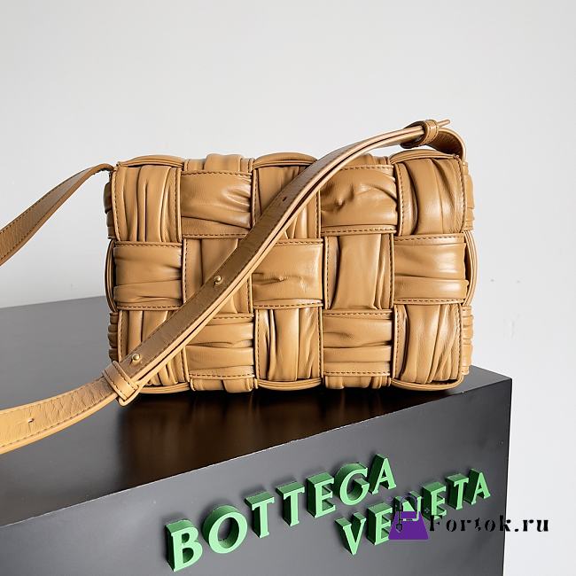 Fortok Bottega Veneta Arco Tote Maxi Intrecciato Pleated Leather Brown 25*8*16.5cm - 1