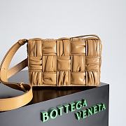 Fortok Bottega Veneta Arco Tote Maxi Intrecciato Pleated Leather Brown 25*8*16.5cm - 2