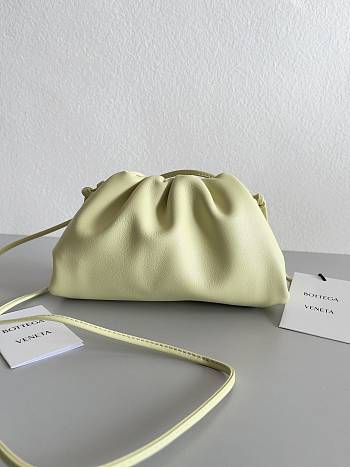 Fortok Bottega Veneta The Mini Pouch in baby yellow 23*13*5cm