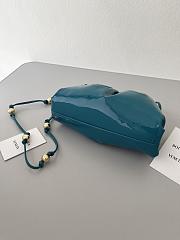 Fortok Bottega Veneta The Mini Pouch Shiny Leather Blue With beaded strap 23*13*5cm - 6