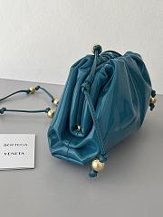 Fortok Bottega Veneta The Mini Pouch Shiny Leather Blue With beaded strap 23*13*5cm - 3