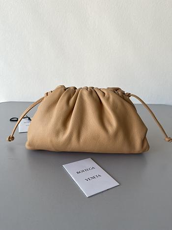 Fortok Bottega Veneta The Mini Pouch in Brown 23*13*5cm