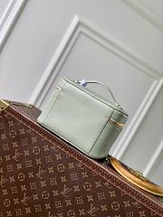 Fortok Louis Vuitton Mini Nice Nano Cosmetic Bag Pale Mint Green Epi leather 13.5 x 12 x 20cm - 4
