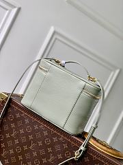 Fortok Louis Vuitton Nice Nano Cosmetic Bag Pale Mint Green Epi leather 24 x 14 x 17cm - 5