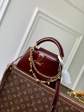 Fortok Louis Vuitton Capucines East-West Burgundy 12 x 8 x 22cm