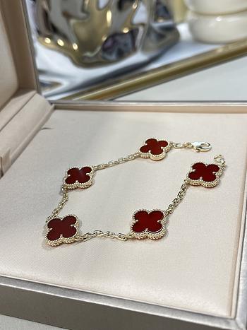 Fortok Van Cleef & Arpels Vintage Alhambra bracelet with five red clover motifs