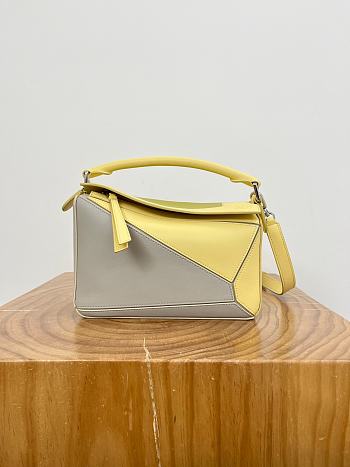 Fortok Loewe Puzzle bag gray and yellow color-block design 24～16.5～10.5CM