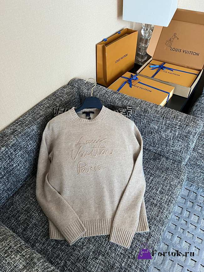 Fortok Louis Vuitton Cursive Signature Pullover in a light beige - 1
