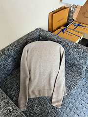 Fortok Louis Vuitton Cursive Signature Pullover in a light beige - 2
