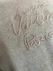 Fortok Louis Vuitton Cursive Signature Pullover in a light beige - 5