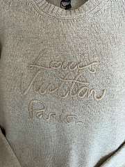 Fortok Louis Vuitton Cursive Signature Pullover in a light beige - 6
