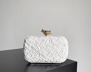 Fortok Bottega Veneta Knot clutch bag in a White 20.5*6*12.5cm