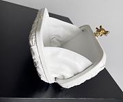 Fortok Bottega Veneta Knot clutch bag in a White 20.5*6*12.5cm - 6