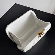 Fortok Bottega Veneta Knot clutch bag in a White 20.5*6*12.5cm - 5