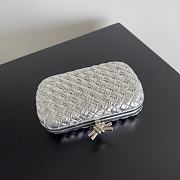 Fortok Bottega Veneta Knot clutch bag in a Silver 20.5*6*12.5cm - 4