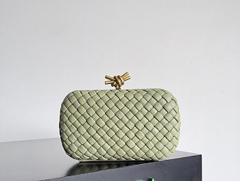Fortok Bottega Veneta Knot clutch bag in travertine woven leather 20.5*6*12.5cm
