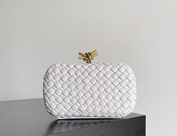 Fortok Bottega Veneta Knot clutch bag in White woven leather 20.5*6*12.5cm