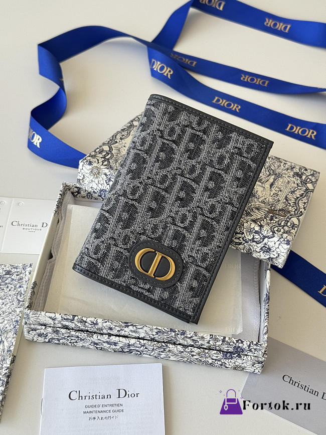 Fortok Christian Dior 30 Montaigne Passport Holder in Black 10 x 13.3cm - 1