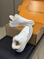 Fortok Louis Vuitton Stadium sneaker in white with light grey suede with fur - 4