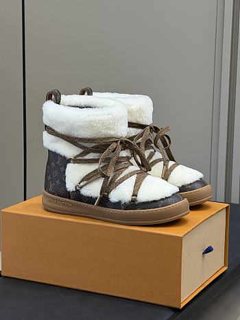 Fortok Louis Vuitton LV Cloud Lace-Up Ankle Boot sneaker in beige shearling