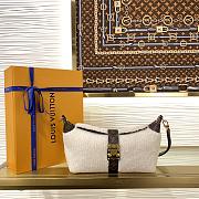 Fortok Louis Vuitton Mia Pochette bag With Fur 22 × 14.5 × 8 cm - 1