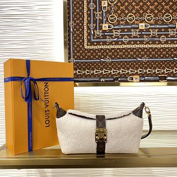 Fortok Louis Vuitton Mia Pochette bag With Fur 22 × 14.5 × 8 cm