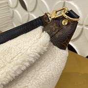 Fortok Louis Vuitton Mia Pochette bag With Fur 22 × 14.5 × 8 cm - 5