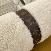 Fortok Louis Vuitton Mia Pochette bag With Fur 22 × 14.5 × 8 cm - 4