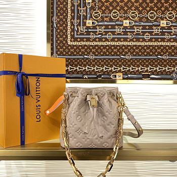 Fortok Louis Vuitton Coussin Bucket bag Taupe 26 × 20 × 12 cm