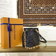 Fortok Louis Vuitton Coussin Bucket bag Black 26 × 20 × 12 cm - 2