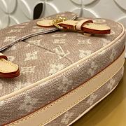 Fortok Louis Vuitton Escape Travels With Grace Coddington 30 x 21 x 7 cm - 5