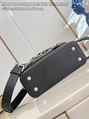 Fortok Louis Vuitton Capucines Mini bag in Black Taurillon Silver Hardware 14 x 8 x 21cm - 5