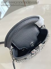 Fortok Louis Vuitton Capucines Mini bag in Black Taurillon Silver Hardware 14 x 8 x 21cm - 6