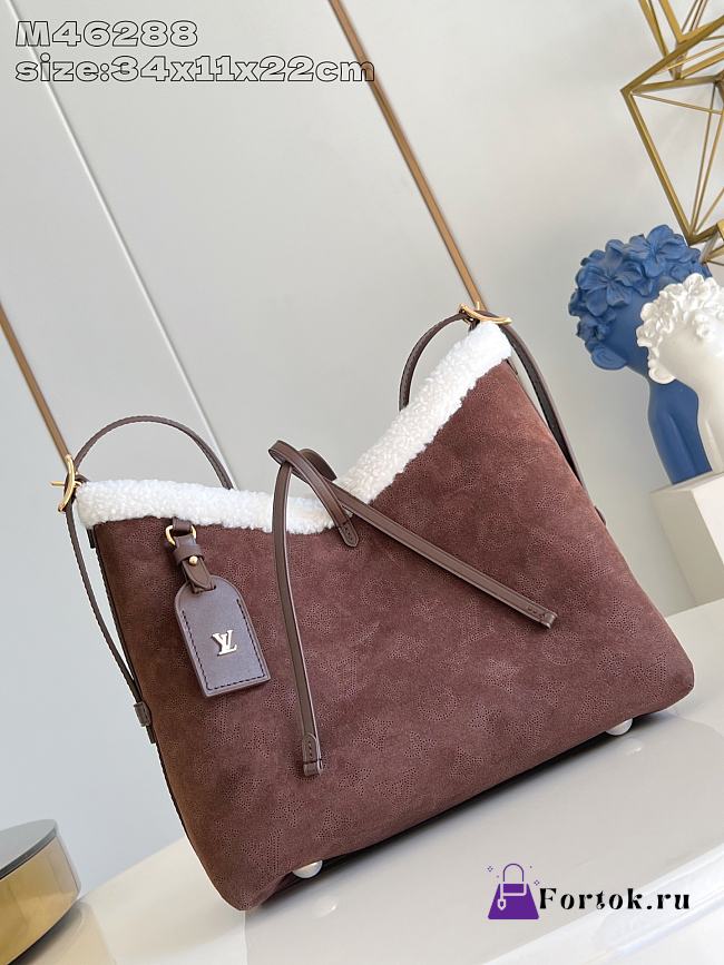 Fortok Louis Vuitton CarryAll PM bag in a brown suede 34 x 11 x 22cm - 1