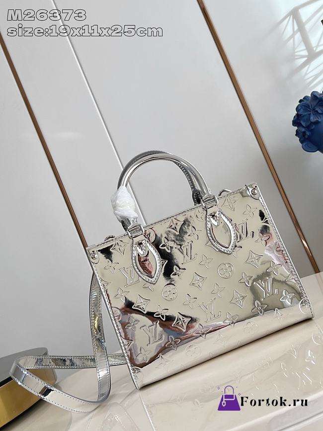 Fortok Louis Vuitton OnTheGo PM tote bag Monogram Miroir silver 19 x 11.5 x 25cm - 1