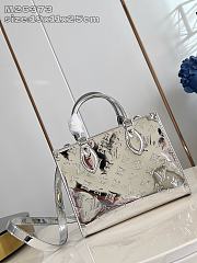 Fortok Louis Vuitton OnTheGo PM tote bag Monogram Miroir silver 19 x 11.5 x 25cm - 1