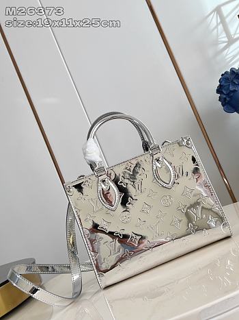 Fortok Louis Vuitton OnTheGo PM tote bag Monogram Miroir silver 19 x 11.5 x 25cm