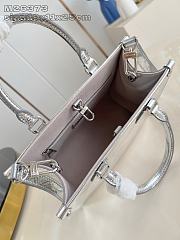 Fortok Louis Vuitton OnTheGo PM tote bag Monogram Miroir silver 19 x 11.5 x 25cm - 4