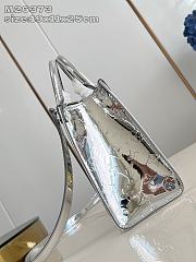 Fortok Louis Vuitton OnTheGo PM tote bag Monogram Miroir silver 19 x 11.5 x 25cm - 3