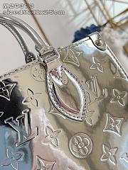 Fortok Louis Vuitton OnTheGo PM tote bag Monogram Miroir silver 19 x 11.5 x 25cm - 2