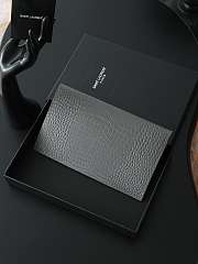 Fortok Saint Laurrent Ysl Uptown Pouch In Crocodile Embossed Grey 27×16×2cm  - 3