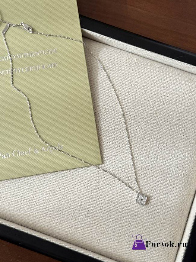 Fortok Van Cleef & Arpels Sweet Alhambra pendant Silver Crystal - 1