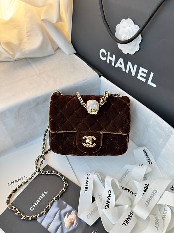 Fortok Chanel Mini Pearl Crush Flap bag Brown velvet 18cm