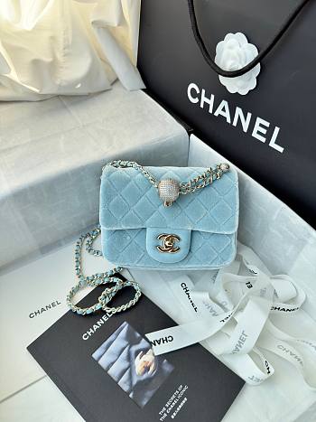 Fortok Chanel Mini Pearl Crush Flap bag Blue velvet 18cm