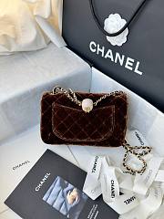 Fortok Chanel Pearl Crush Flap bag Brown velvet 20cm - 5