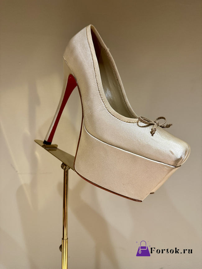 Fortok Christian Louboutin Aquadorcet Crepe satin Yellow 16cm - 1