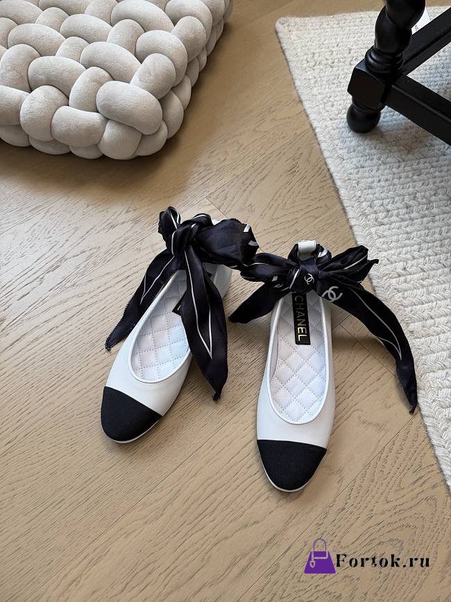 Fortok Chanel bow cap toe flats White - 1