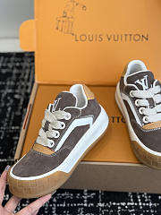 Fortok Louis Vuitton LV Tilted sneakers in brown suede - 3