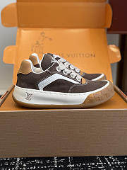 Fortok Louis Vuitton LV Tilted sneakers in brown suede - 2