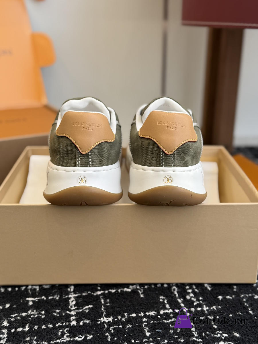 Fortok Louis Vuitton LV Tilted sneakers in Moss Green suede